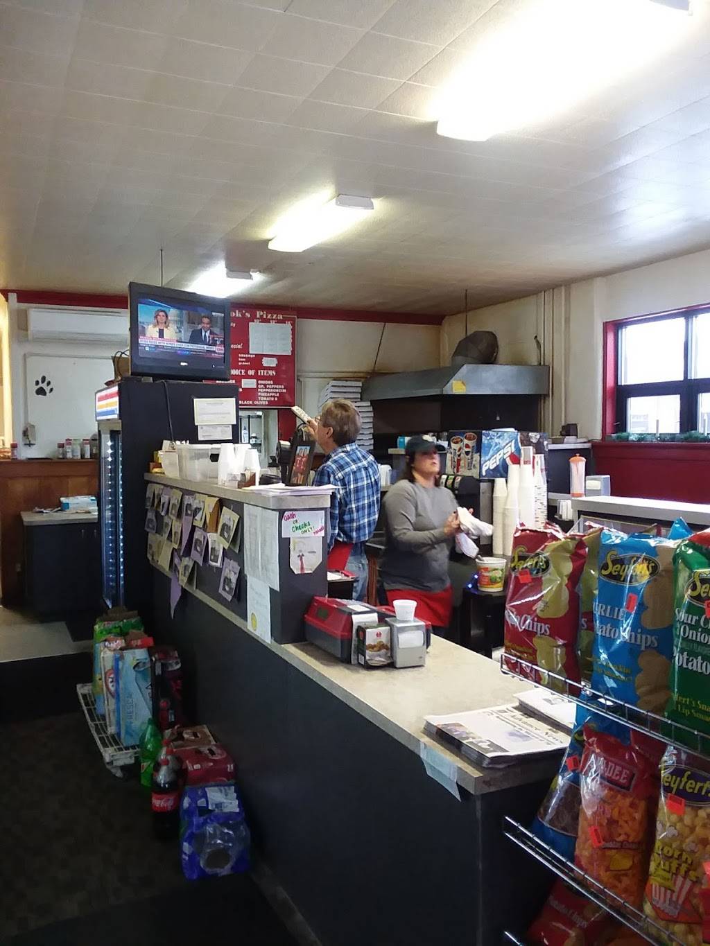 Cooks Pizza | restaurant | 101 S Elkhart Ave, Wakarusa, IN 46516, USA | 5748624425 OR +1 574-862-4425