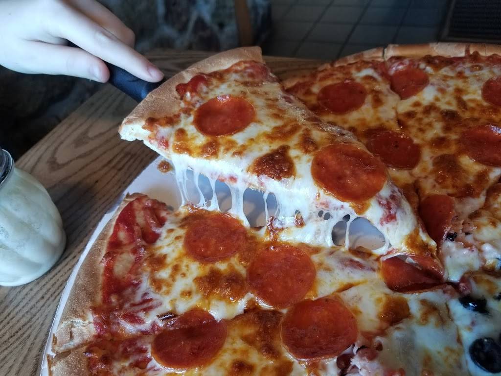 Mancinos Grinders & Pizza | restaurant | 809 W Clairemont Ave, Eau Claire, WI 54701, USA | 7158354100 OR +1 715-835-4100