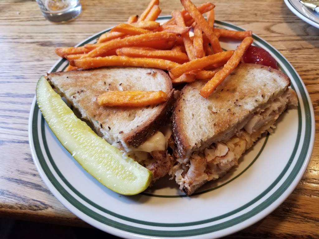 Dots | restaurant | 3 W Main St, Wilmington, VT 05363, USA | 8024647284 OR +1 802-464-7284