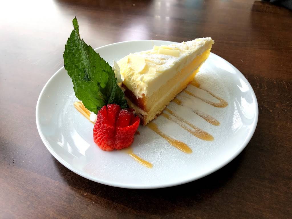 Ninos Restaurant & Bar | restaurant | 7 B Everett St, Revere, MA 02151, USA | 7816293494 OR +1 781-629-3494