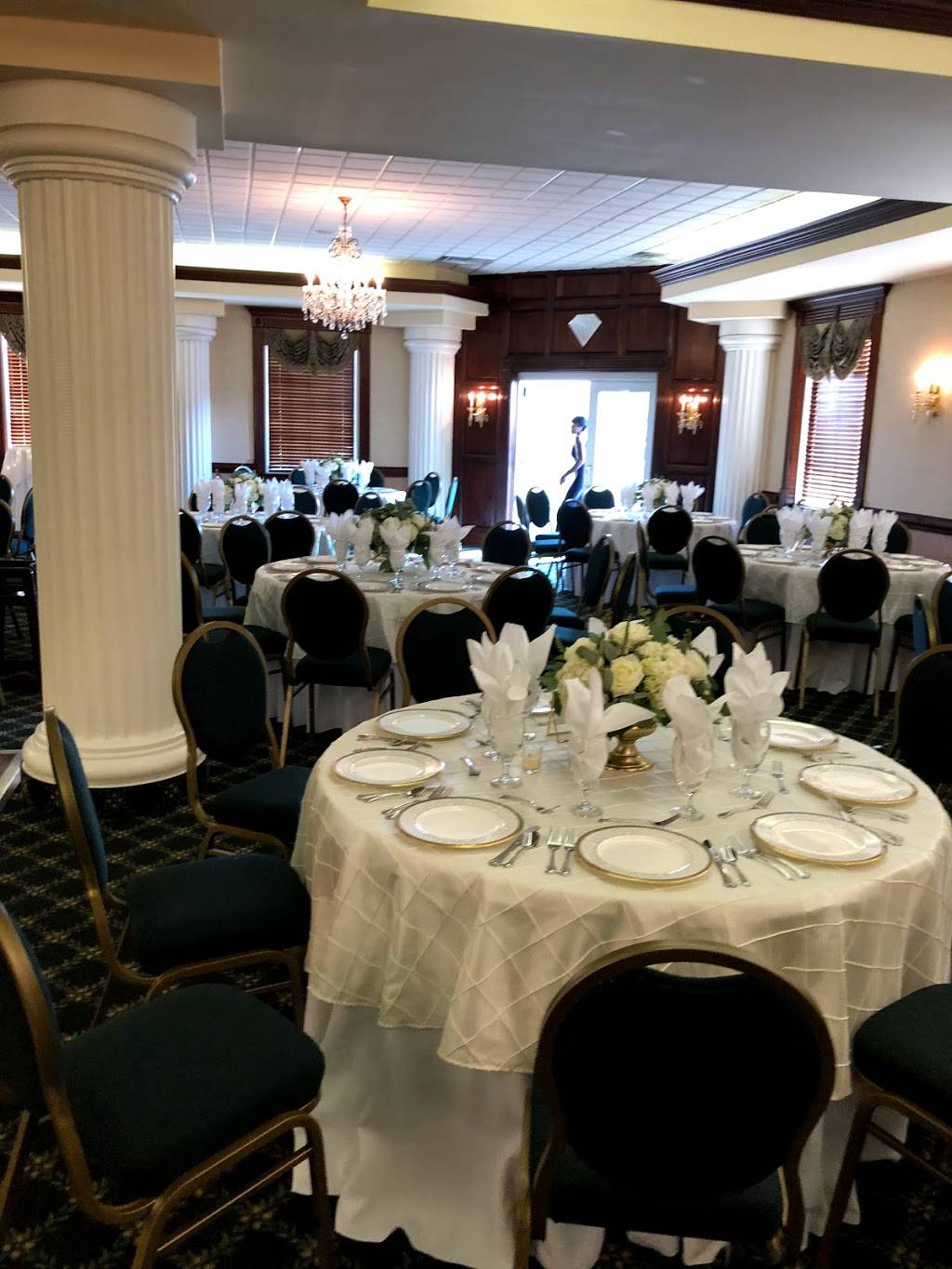 Maple Views County Line Creamery Company | restaurant | 113 E Main St, Gibsonville, NC 27249, USA | 3364466515 OR +1 336-446-6515