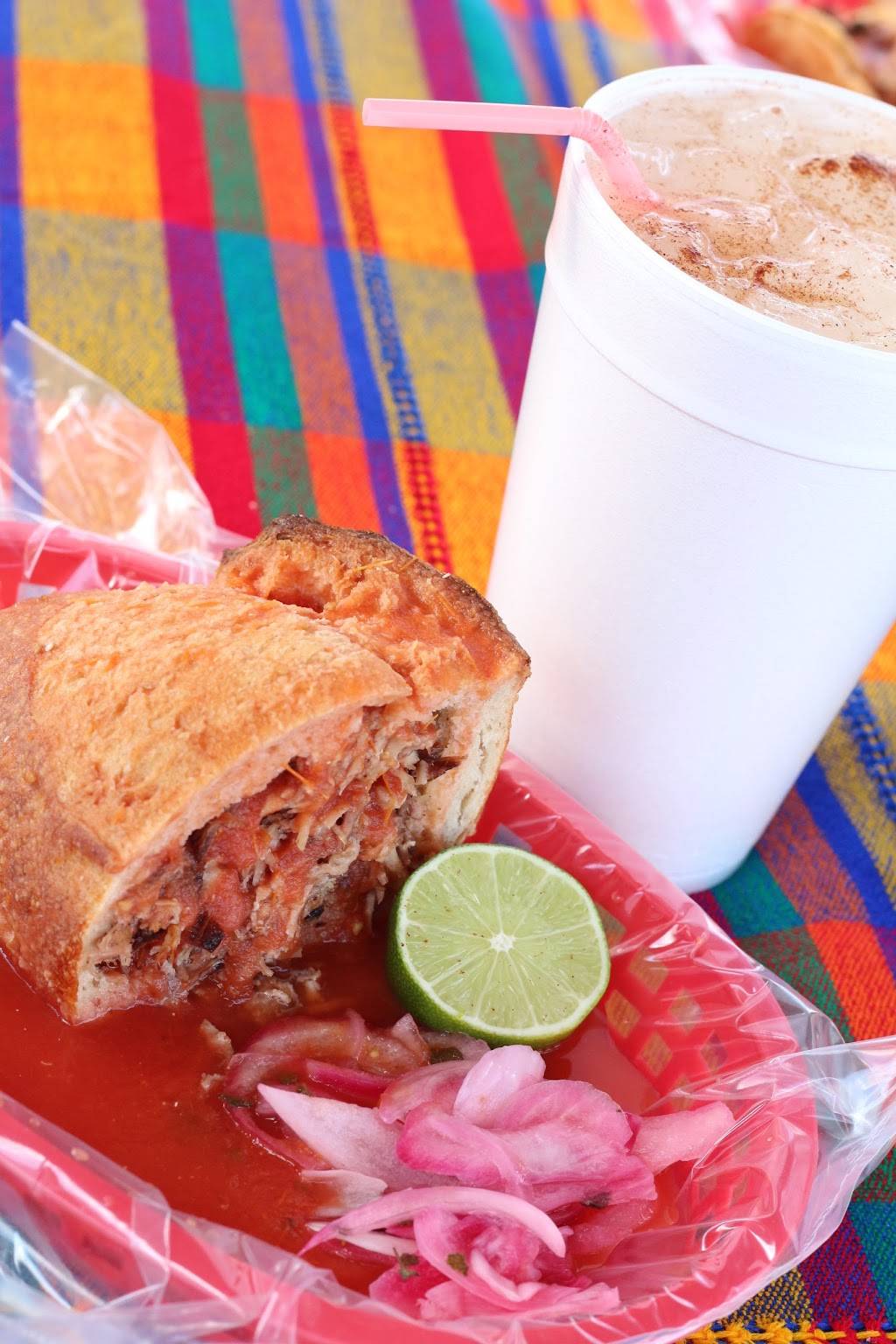 Tortas Ahogadas El Chivito | restaurant | 204 Crossroads Blvd, Balcones Heights, TX 78201, USA | 2103699638 OR +1 210-369-9638