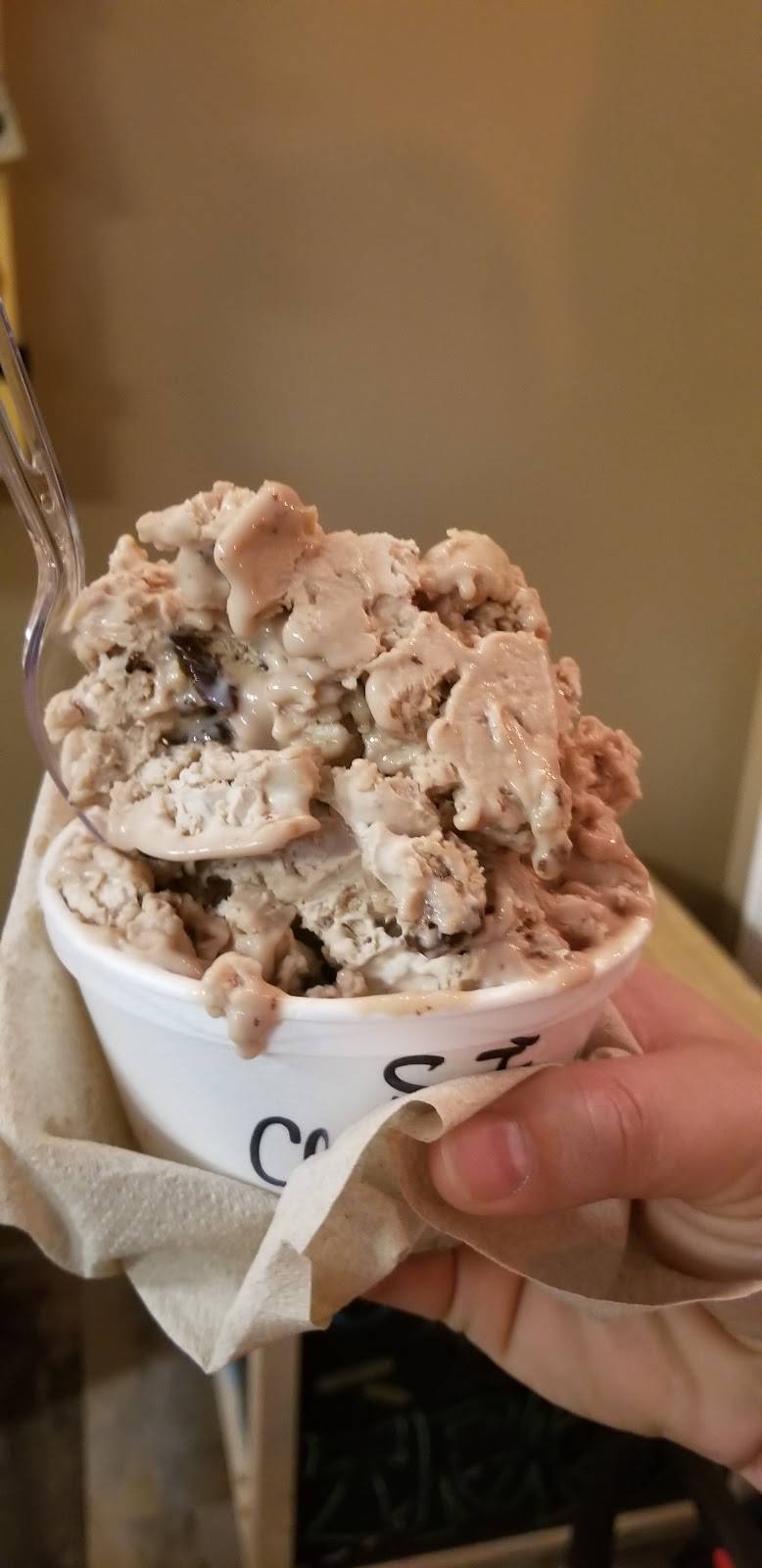 YoHoHo! Nitro Ice Cream & Tasty Grub | restaurant | 23 N Eustis St, Eustis, FL 32726, USA | 3523088262 OR +1 352-308-8262