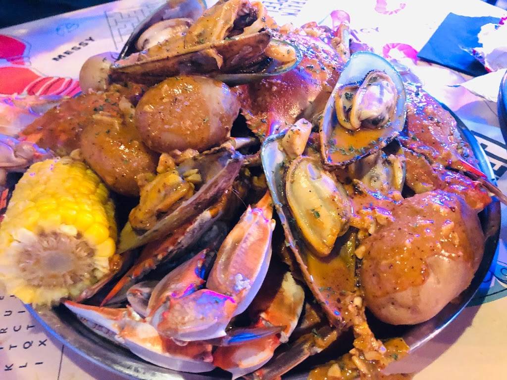 Hook & Reel Cajun Seafood & Bar | restaurant | 2712 Eldridge Pkwy Suite 101, Houston, TX 77082, USA | 2814962377 OR +1 281-496-2377