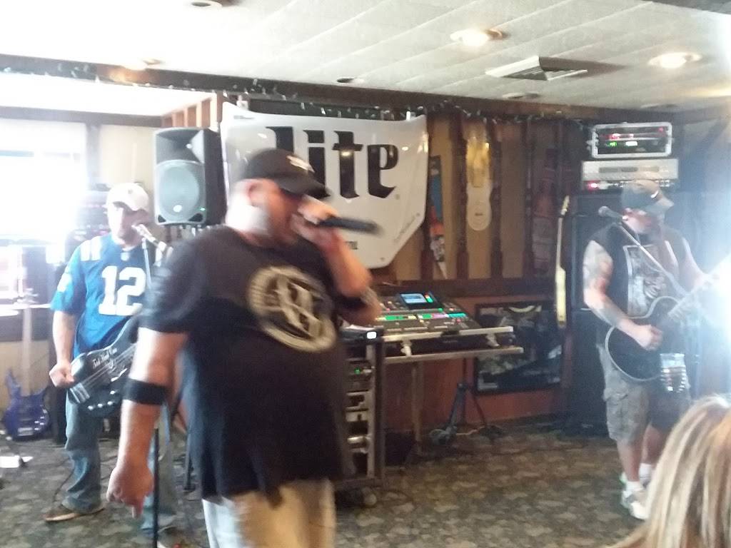 Raymonds Restaurant and Lounge. | restaurant | 66043 State Rte 19, Wakarusa, IN 46573, USA | 5748624140 OR +1 574-862-4140