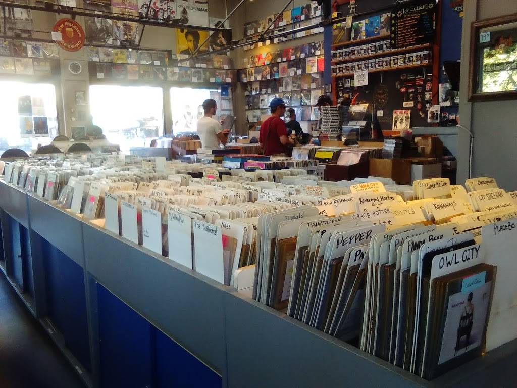 Armadillo Music | restaurant | 207 F St, Davis, CA 95616, USA | 5307588058 OR +1 530-758-8058