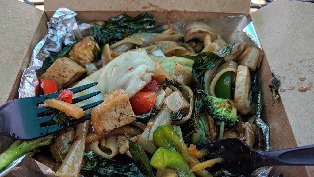 wat zab thai food | restaurant | 5000 Burnet Rd, Austin, TX 78756, USA | 5127453634 OR +1 512-745-3634