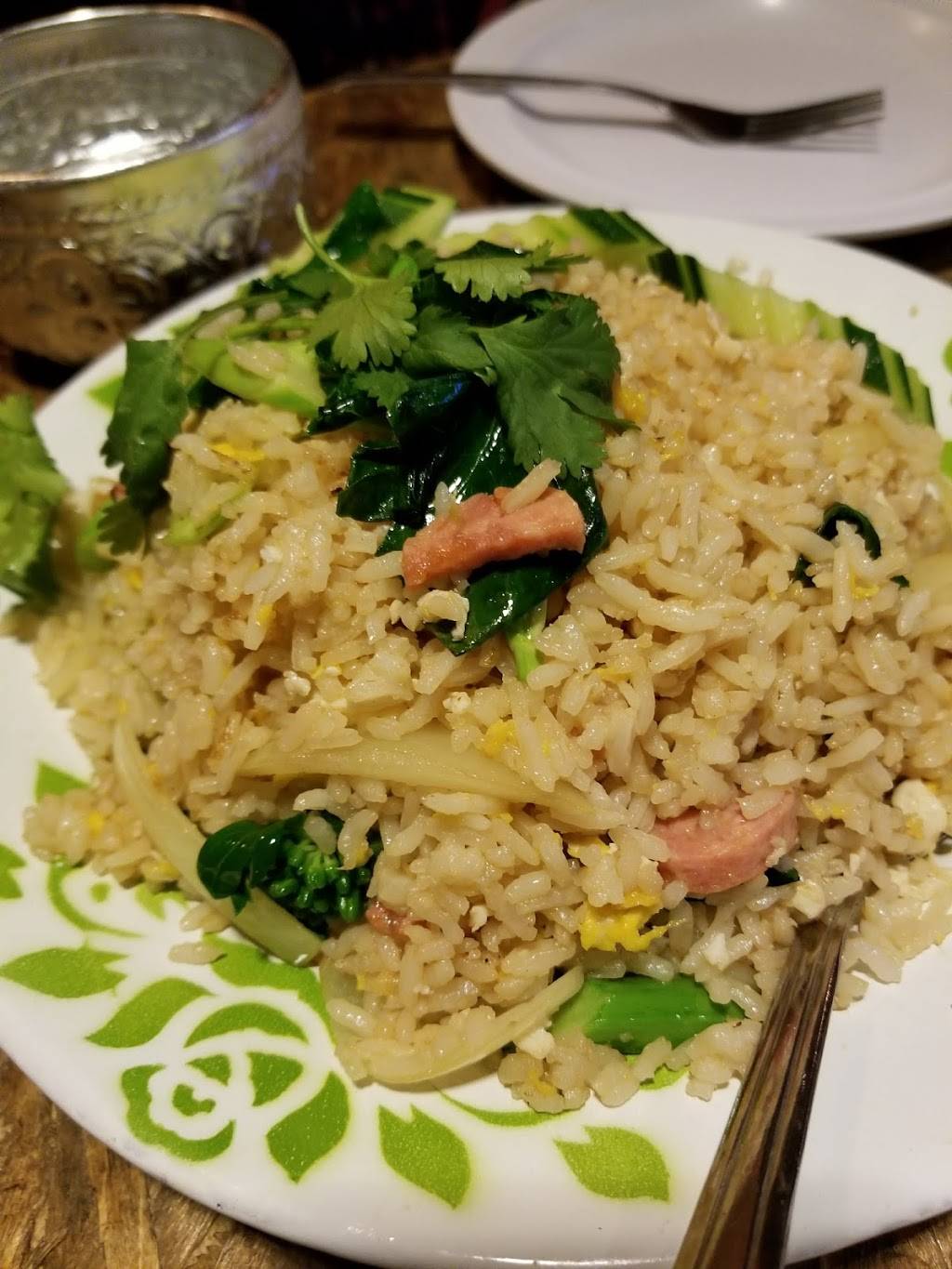 Isaan Classic | restaurant | 2701 Sunset Blvd, Los Angeles, CA 90026, USA | 2134832105 OR +1 213-483-2105