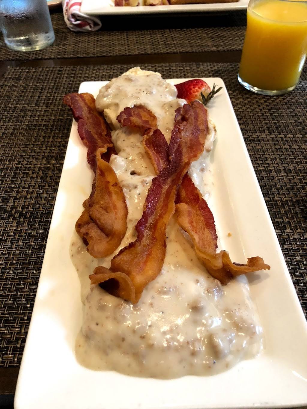 Poets Modern Cocktails & Eats | restaurant | 24 W Franklin St, Baltimore, MD 21201, USA | 4104891580 OR +1 410-489-1580