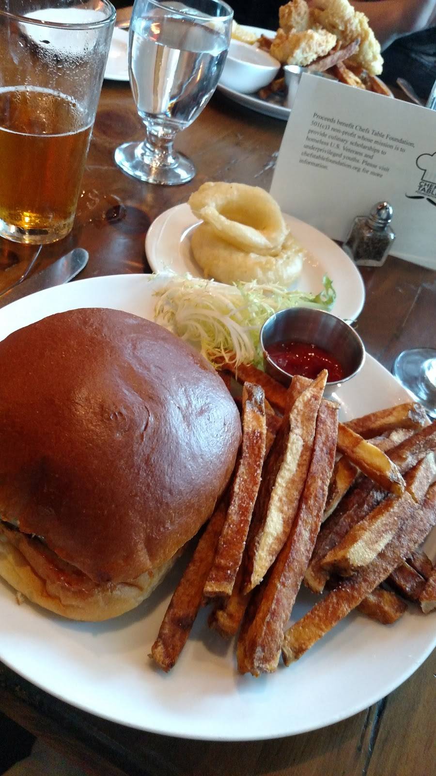 The Squealing Pig | restaurant | 1885 Centre St, West Roxbury, MA 02132, USA | 6174692624 OR +1 617-469-2624