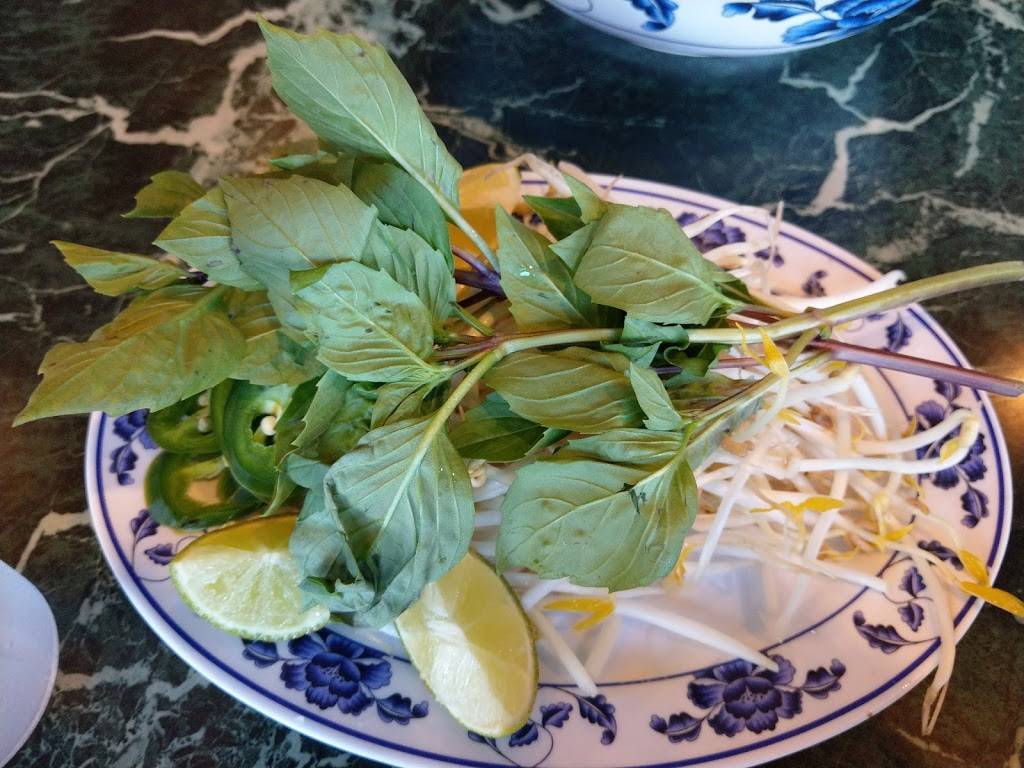 Pho World | restaurant | 17823 108th Ave SE, Renton, WA 98055, USA | 4252543555 OR +1 425-254-3555