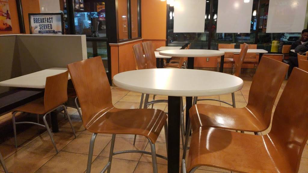 Taco Bell | meal takeaway | 982 Edwards Ferry Rd NE, Leesburg, VA 20176, USA | 7037772624 OR +1 703-777-2624