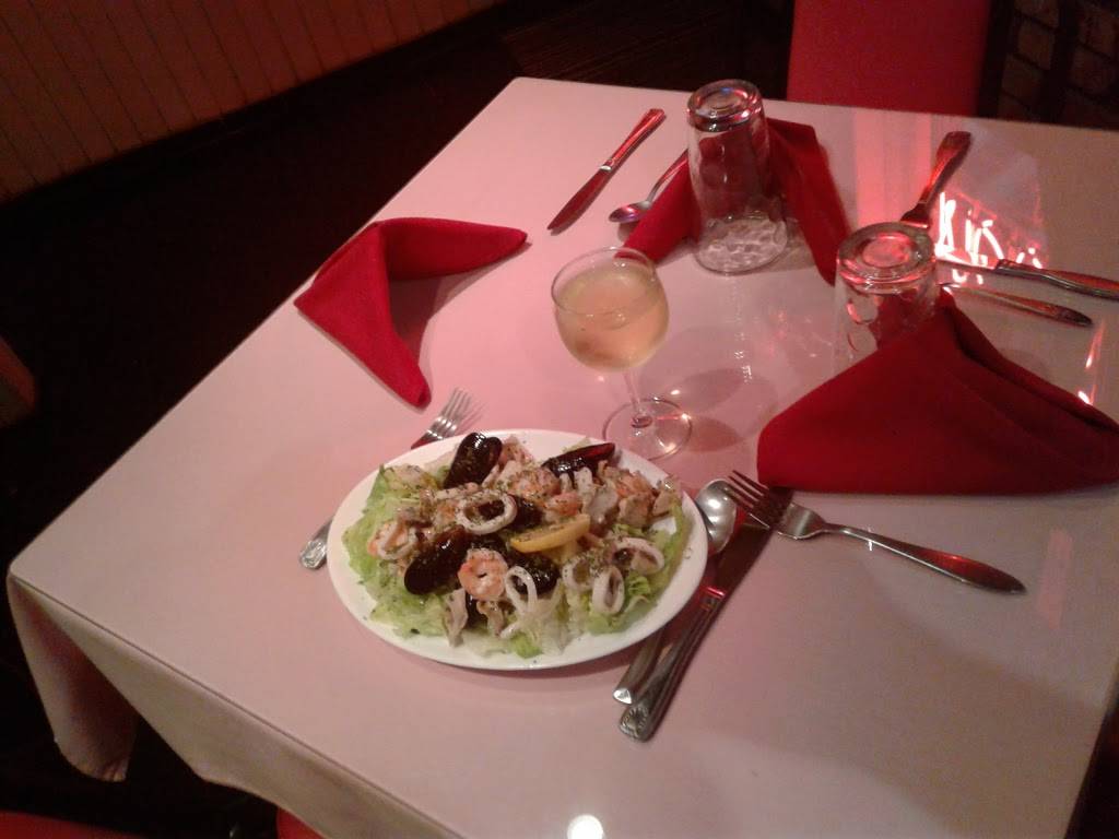 Johns Pizzeria & Restaurant | meal takeaway | 351 Neighborhood Rd, Mastic Beach, NY 11951, USA | 6312819828 OR +1 631-281-9828