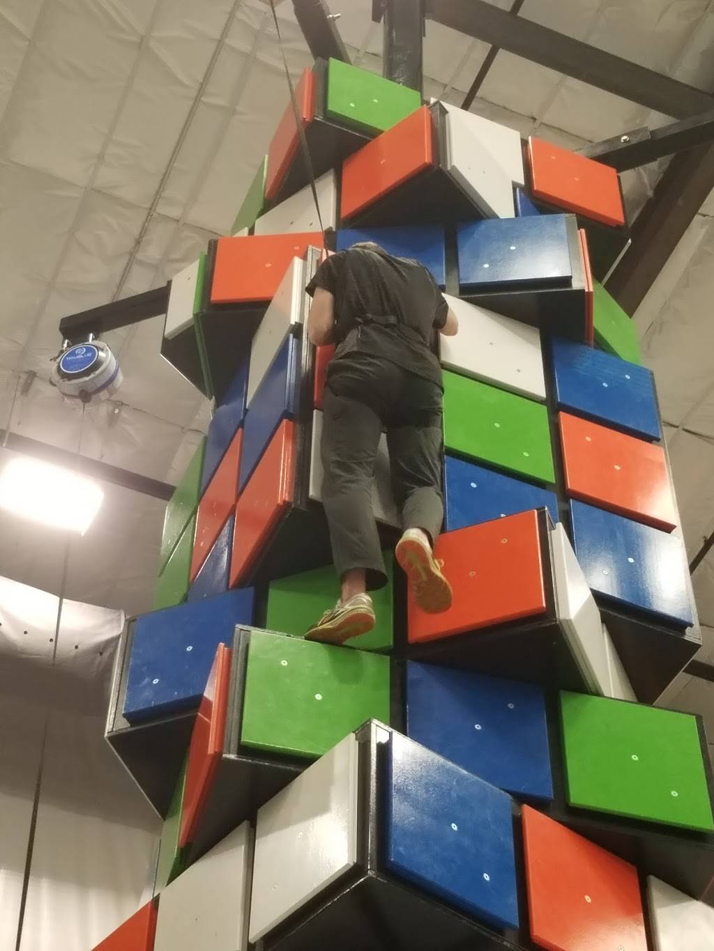 Play: CLE – Indoor Adventure Park | restaurant | 38525 Chester Rd, Avon, OH 44011, USA | 4406953565 OR +1 440-695-3565