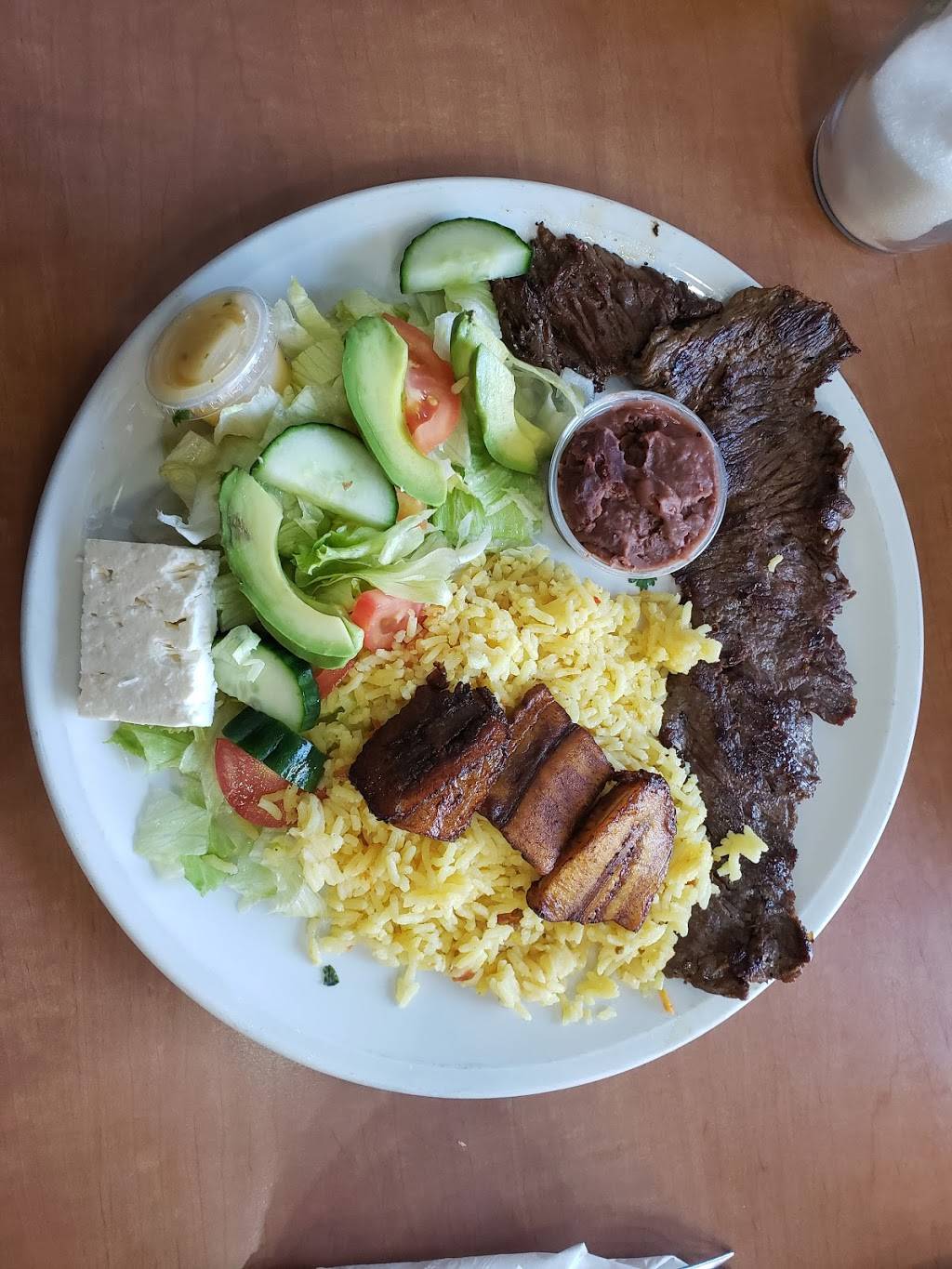 La Guanaquita | restaurant | 1621 Wilson Ave, North York, ON M3L 1A5, Canada | 4162494141 OR +1 416-249-4141