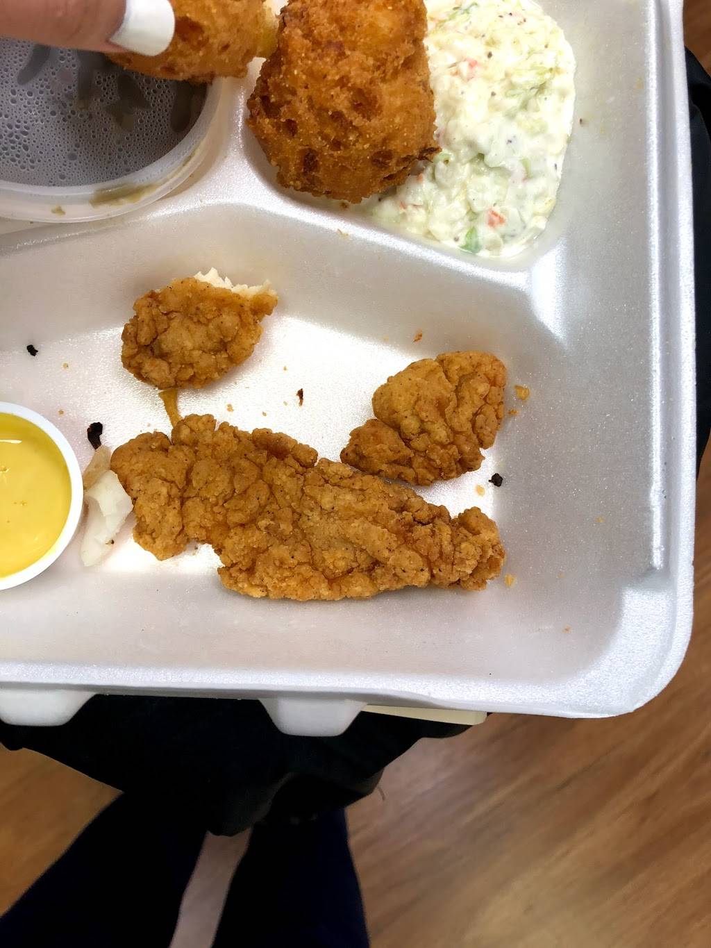 Captain Ds | restaurant | 2032 Montreal Rd, Tucker, GA 30084, USA | 7709383337 OR +1 770-938-3337