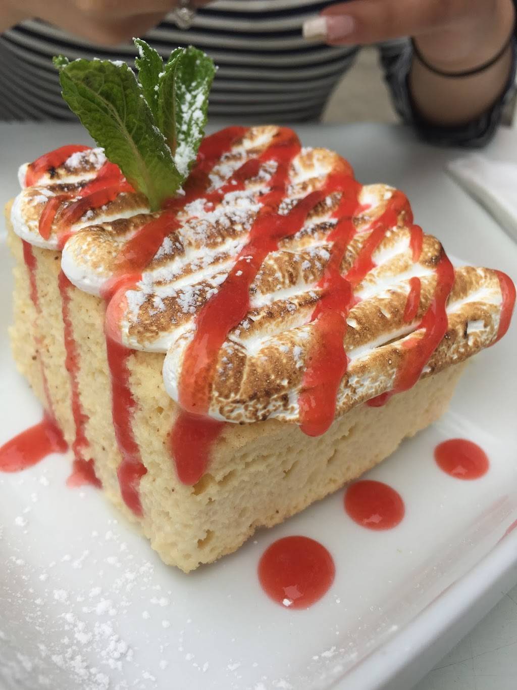 Skinnys Cantina | restaurant | 4705 Center Blvd, Long Island City, NY 11109, USA | 7187298300 OR +1 718-729-8300