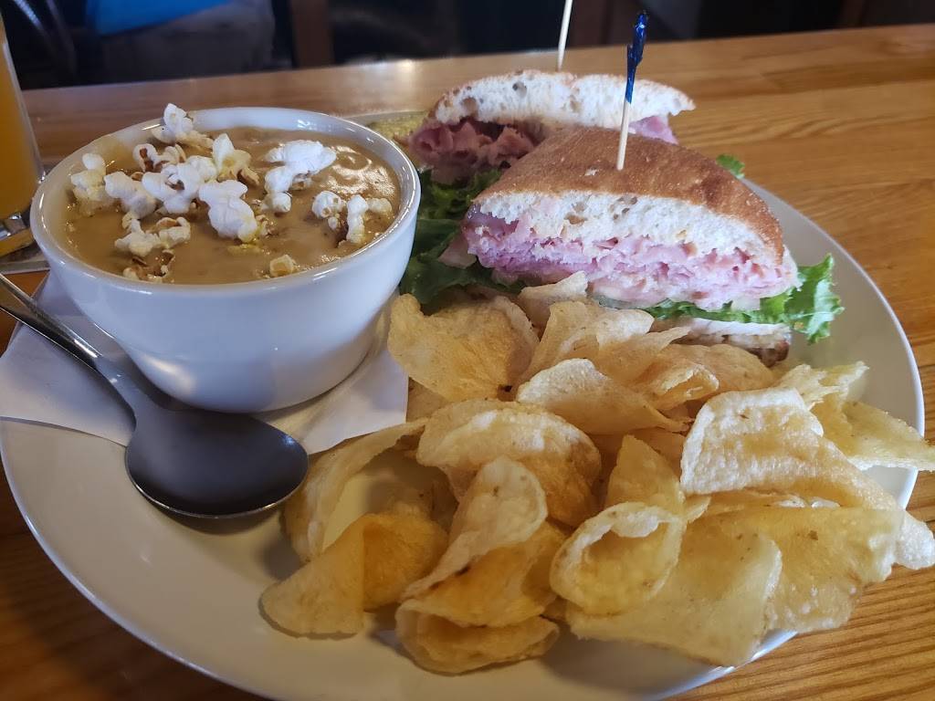 Sir Benedicts Tavern on the Lake | restaurant | 805 E Superior St, Duluth, MN 55802, USA | 2187281192 OR +1 218-728-1192