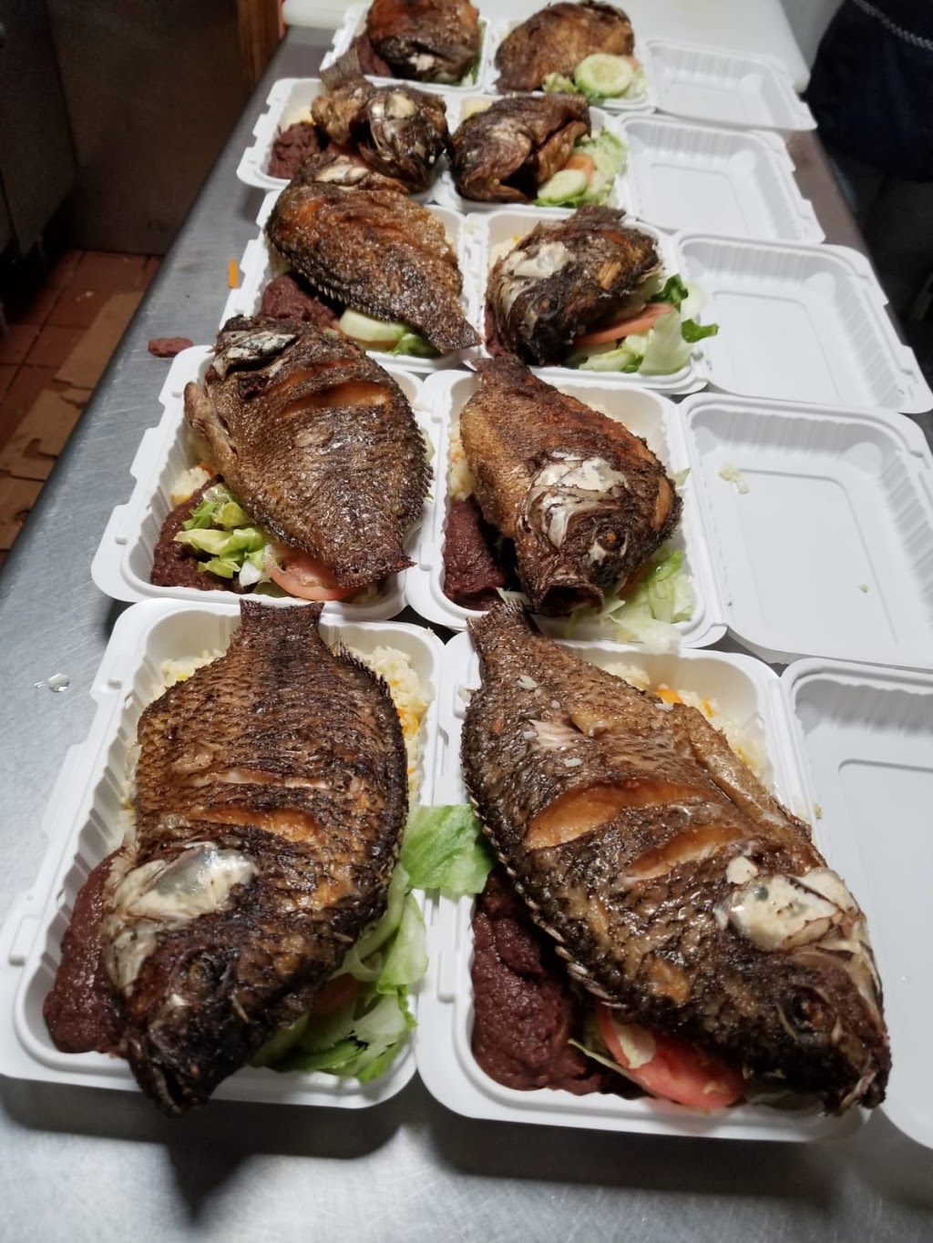 Deli & Restaurante La Bendición | restaurant | 321 Nassau Rd, Roosevelt, NY 11575, USA | 5166081777 OR +1 516-608-1777