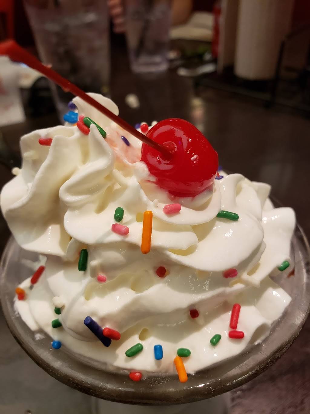 Red Robin Gourmet Burgers and Brews | restaurant | 2100 Hamilton Pl Blvd Suite 317, Chattanooga, TN 37421, USA | 4232962520 OR +1 423-296-2520