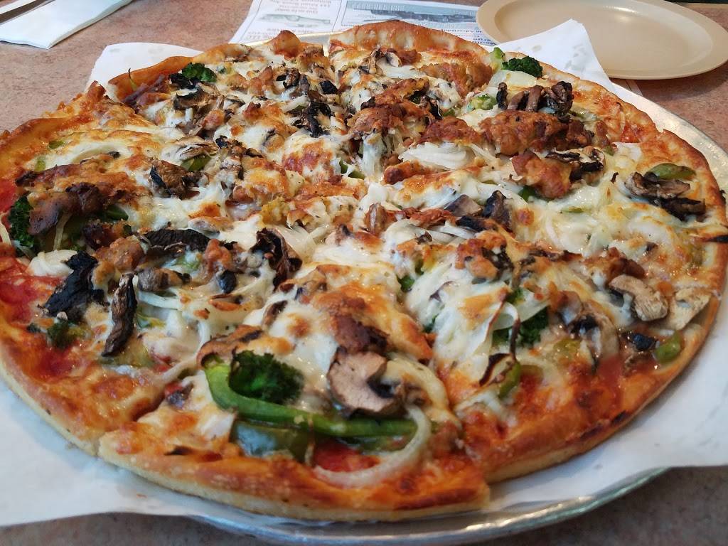 Captains Pizza House | restaurant | 4050 Main St, Bridgeport, CT 06606, USA | 2033710470 OR +1 203-371-0470