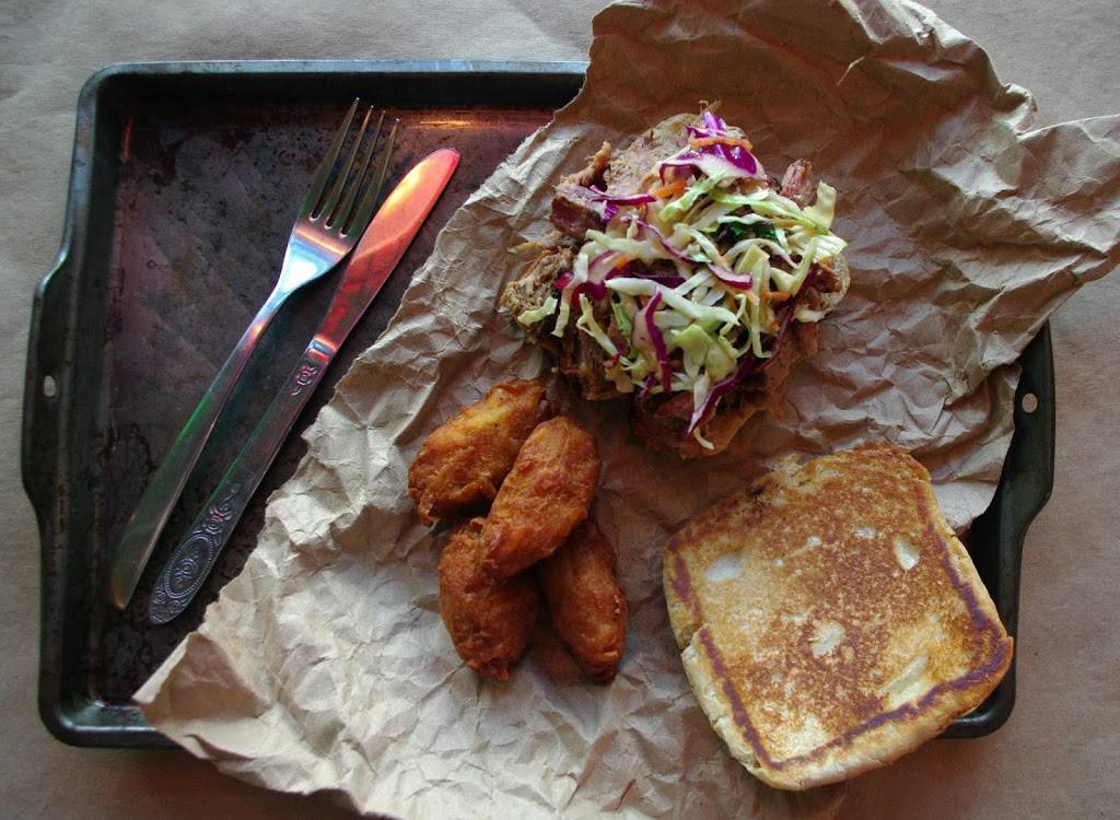 Big Green Q | restaurant | 6023 Maple St, Omaha, NE 68104, USA | 4022163000 OR +1 402-216-3000