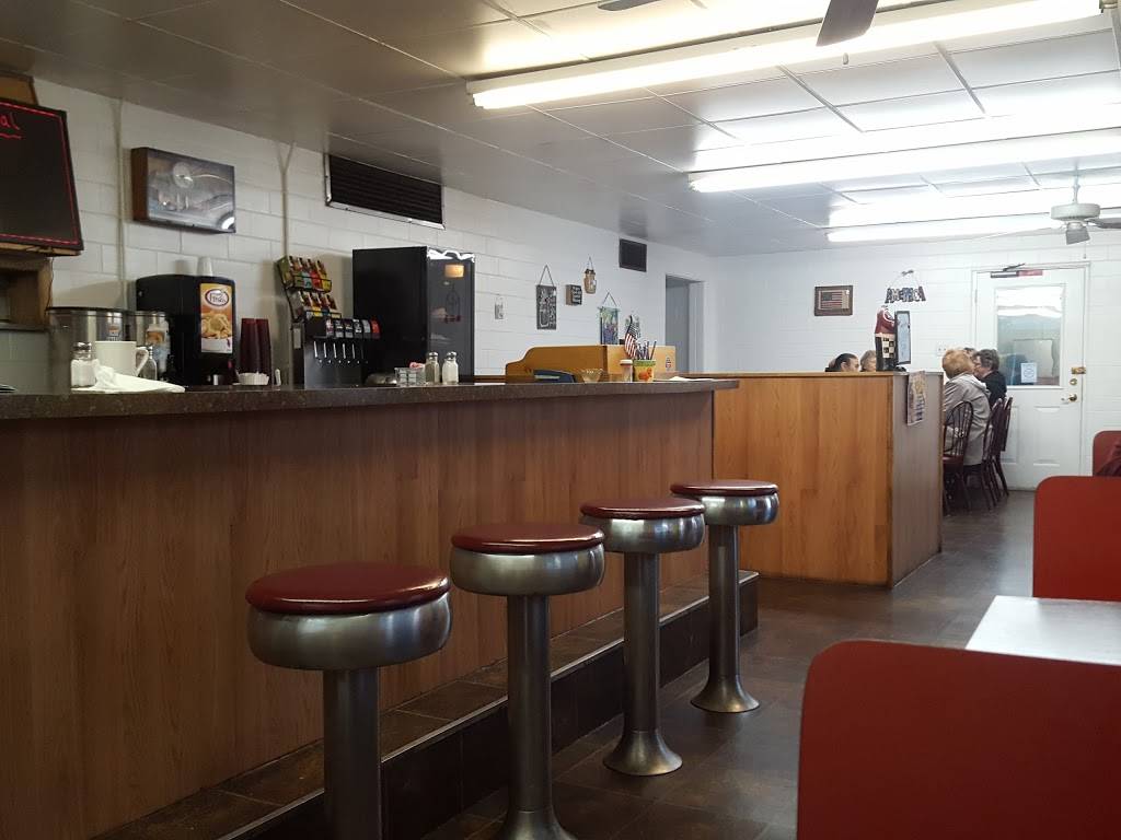 Moores Restaurant | restaurant | 7309 Old St Louis Rd, Belleville, IL 62223, USA | 6183978271 OR +1 618-397-8271