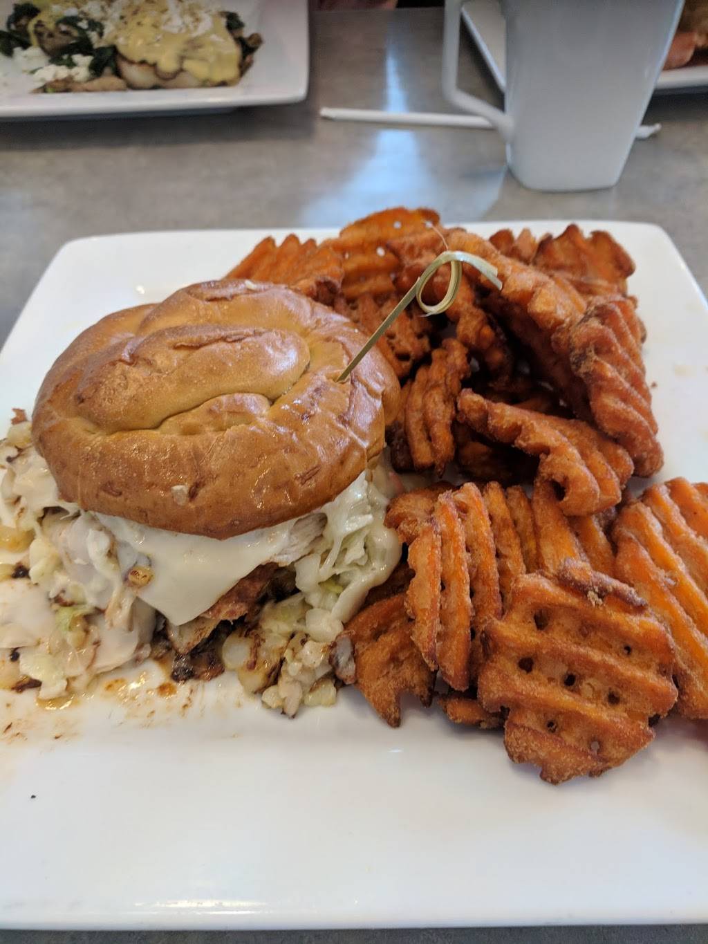 Uptown Grill | restaurant | 3 E Main St, Bay City, MI 48708, USA | 9894391557 OR +1 989-439-1557