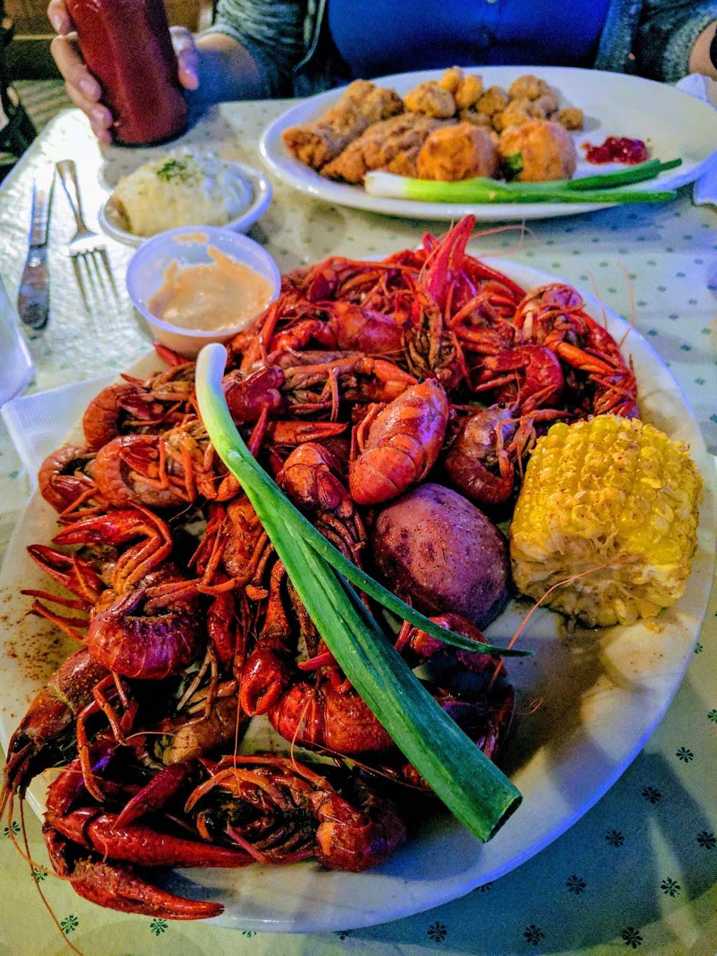 Acadiana Cafe | restaurant | 1289 SW Loop 410, San Antonio, TX 78227, USA | 2106740019 OR +1 210-674-0019