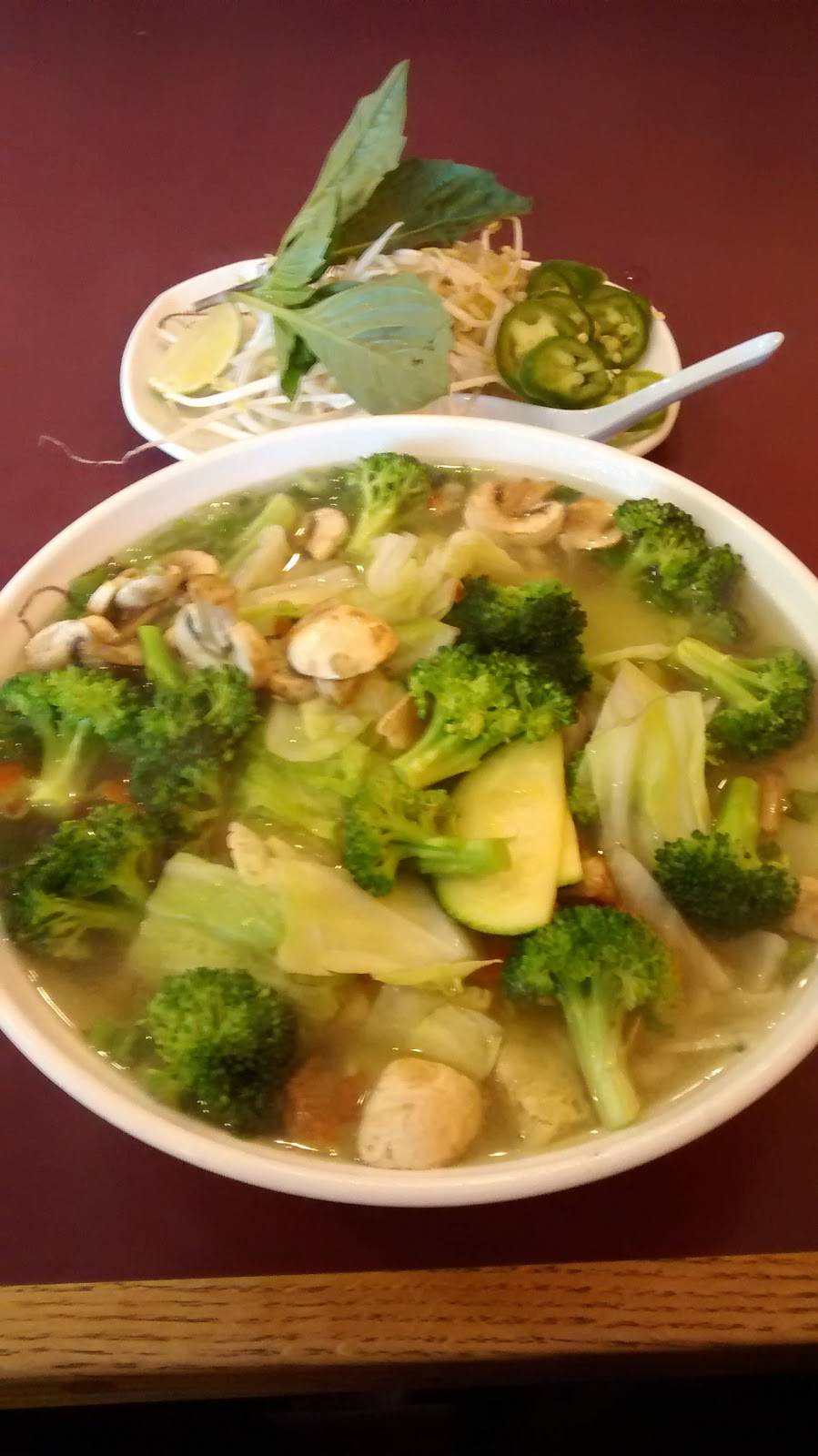 Pho Ever & Wok | restaurant | 11012 Canyon Rd E, Puyallup, WA 98373, USA | 2535392522 OR +1 253-539-2522