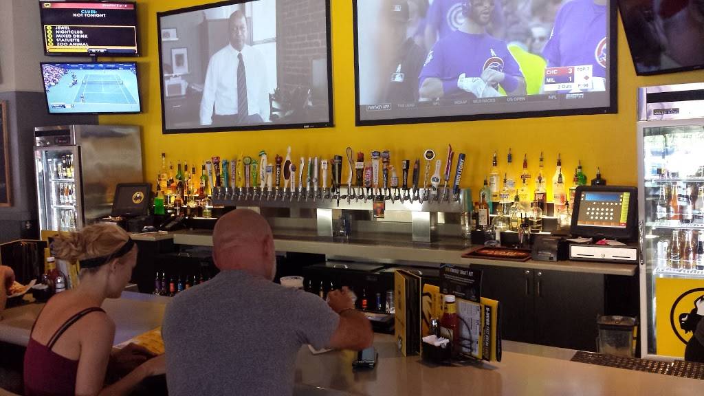 Buffalo Wild Wings | restaurant | 705 W Paradise Dr, West Bend, WI 53095, USA | 2623342999 OR +1 262-334-2999