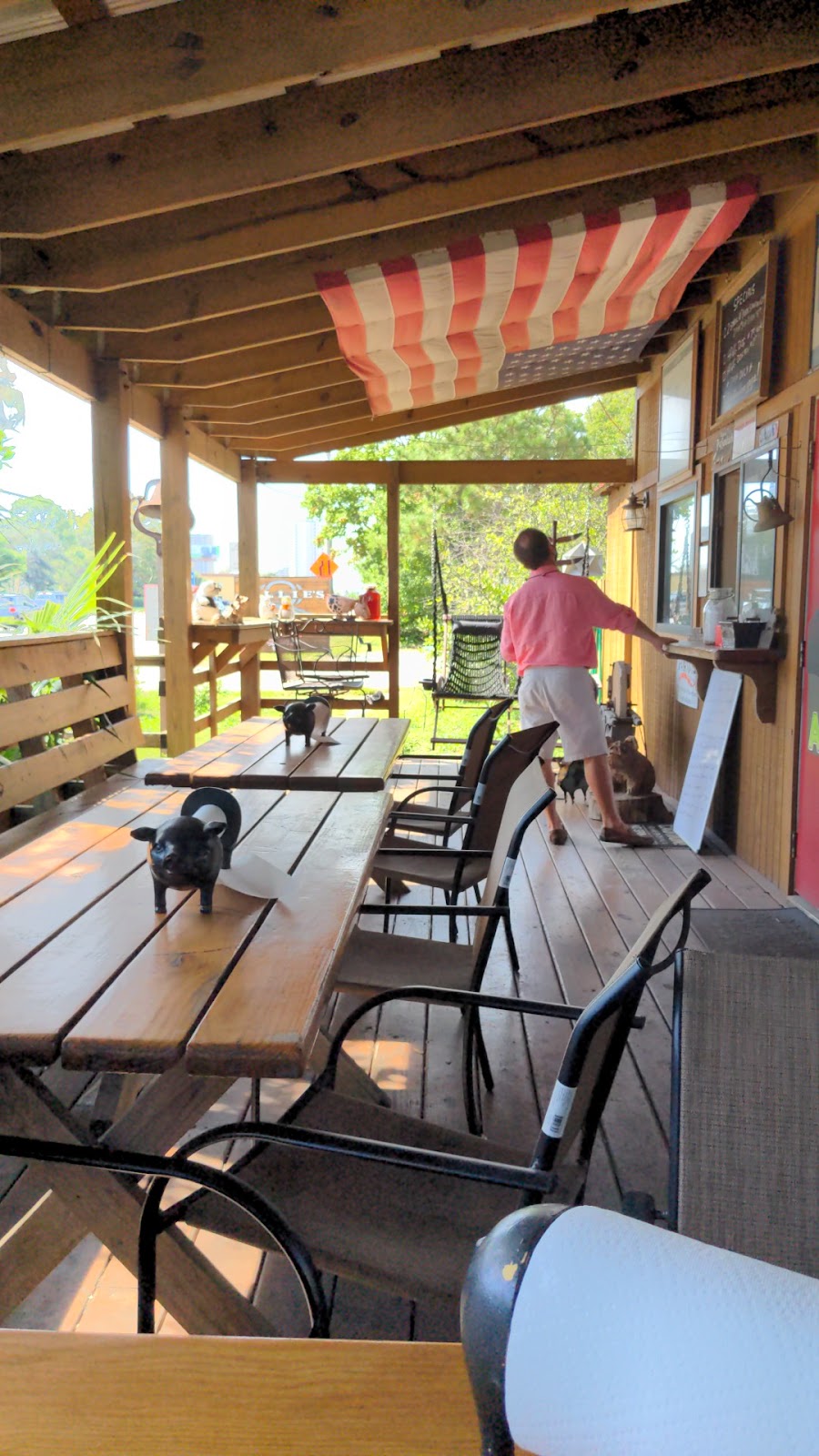 Lillies Q | restaurant | 9848 US-98, Miramar Beach, FL 32550, USA | 8506543911 OR +1 850-654-3911