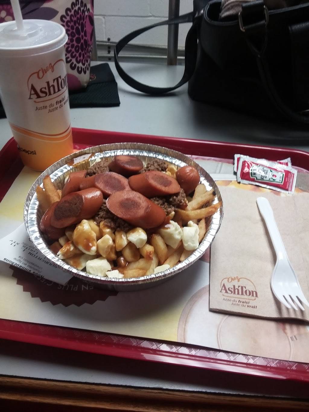 Chez Ashton | restaurant | 520 Boulevard Louis-XIV, Québec, QC G1H 4N8, Canada | 4186287352 OR +1 418-628-7352