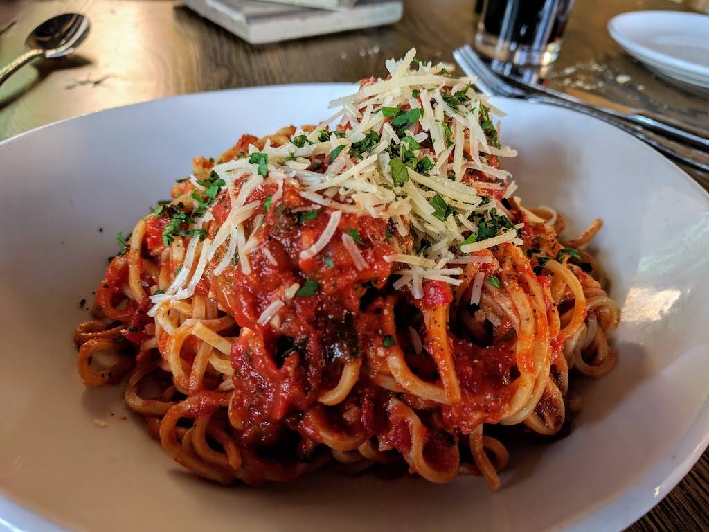 Carmellas an Italian Bistro | restaurant | 716 N Casaloma Dr, Appleton, WI 54913, USA | 9208824044 OR +1 920-882-4044