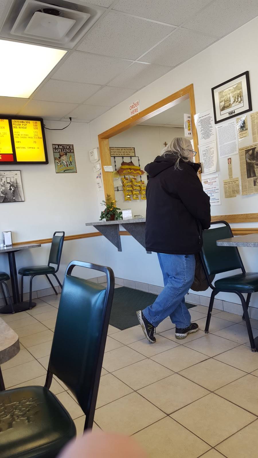 International Dog House | restaurant | 800 Lansing Ave #1, Jackson, MI 49202, USA | 5177831031 OR +1 517-783-1031