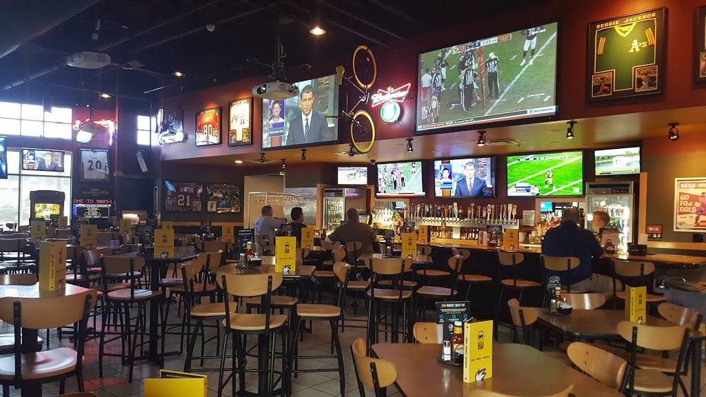 Buffalo Wild Wings | restaurant | 1553 Fremont Blvd D3, Seaside, CA 93955, USA | 8313944483 OR +1 831-394-4483