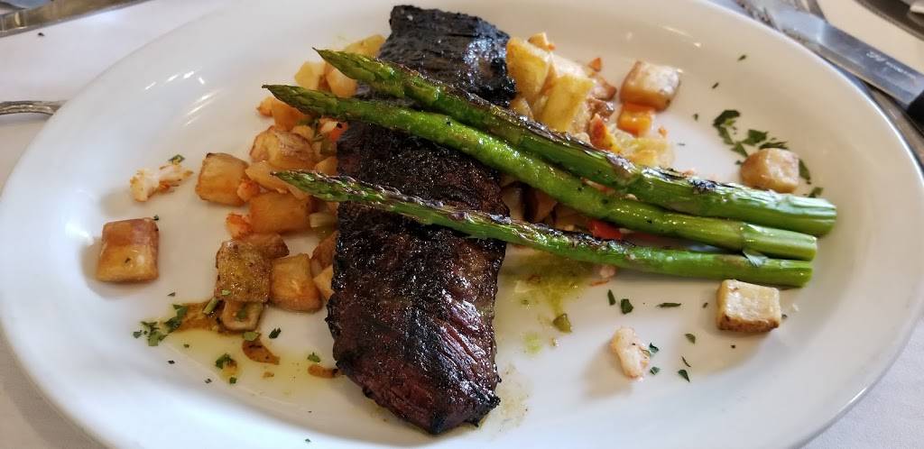 Hudsons on the Mile | restaurant | 340 Woodcleft Ave, Freeport, NY 11520, USA | 5164425569 OR +1 516-442-5569