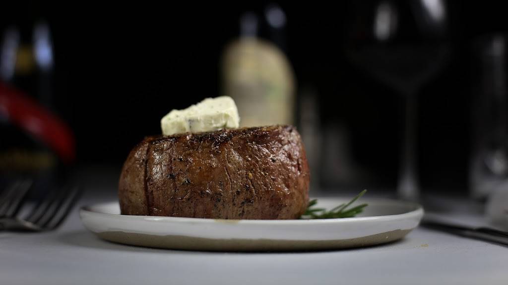 Geraldines Supper Club & Lounge | restaurant | 1101 English Ave, Indianapolis, IN 46203, USA | 3176003336 OR +1 317-600-3336