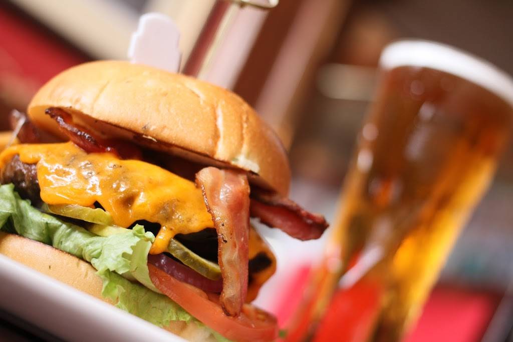 Brassie Pub | restaurant | 73 Wilson St W #24, Ancaster, ON L9G 1N1, Canada | 9053048935 OR +1 905-304-8935