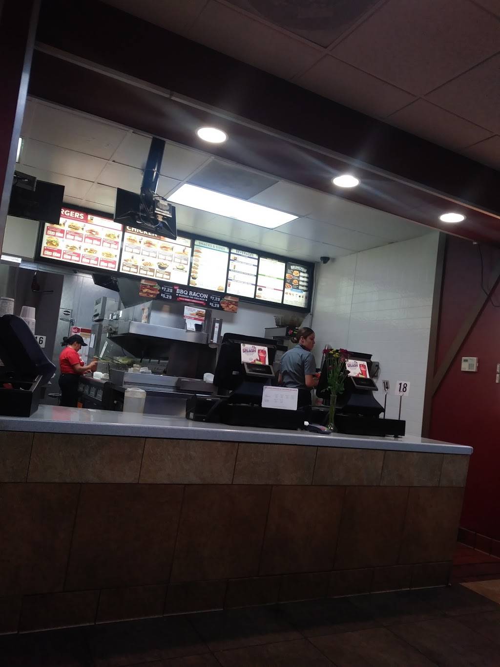 Jack in the Box | restaurant | 550 W Mission Ave, Escondido, CA 92025, USA | 7607457785 OR +1 760-745-7785
