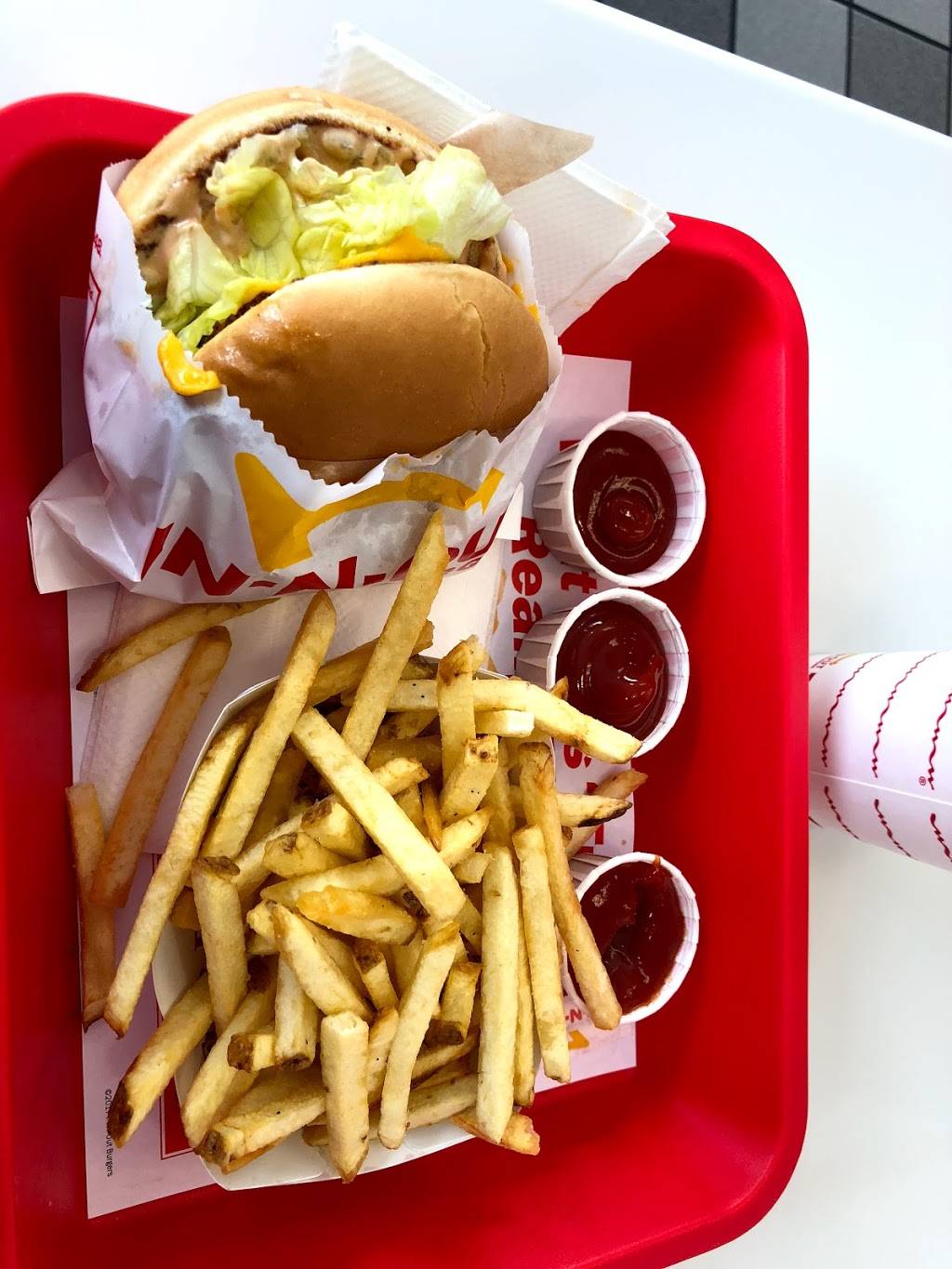 In-N-Out Burger | restaurant | 2910 E Germann Rd, Chandler, AZ 85249, USA | 8007861000 OR +1 800-786-1000
