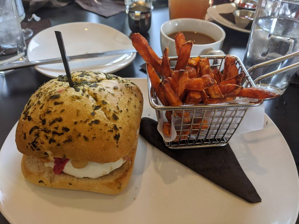 110 Grill - Wrentham | restaurant | 25 Ledgeview Way, Wrentham, MA 02093, USA | 7748475532 OR +1 774-847-5532