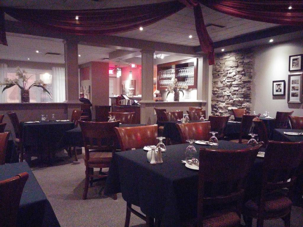 Di Carlo | restaurant | 28 Rue Dufferin, Granby, QC J2G 4W6, Canada | 4503750577 OR +1 450-375-0577
