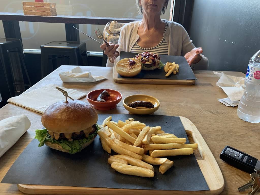 Plan B - Handmade Burgers, Boerewors and Braai | restaurant | 2943A Bloor St West At Grenview Blvd South East Side, Toronto, ON M8X 1B8, Canada | 4162314444 OR +1 416-231-4444