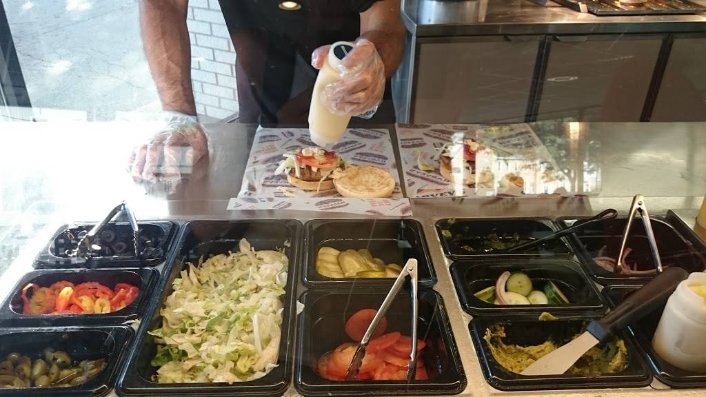 Harveys | restaurant | 321 Christina St N, Sarnia, ON N7T 5V6, Canada | 5193441911 OR +1 519-344-1911