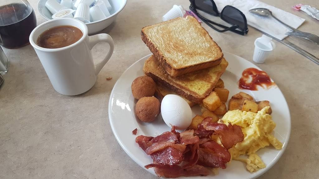 Country Chalet Restaurant | restaurant | 6526 Main St, Niagara Falls, ON L2G 3Z6, Canada | 9053711058 OR +1 905-371-1058