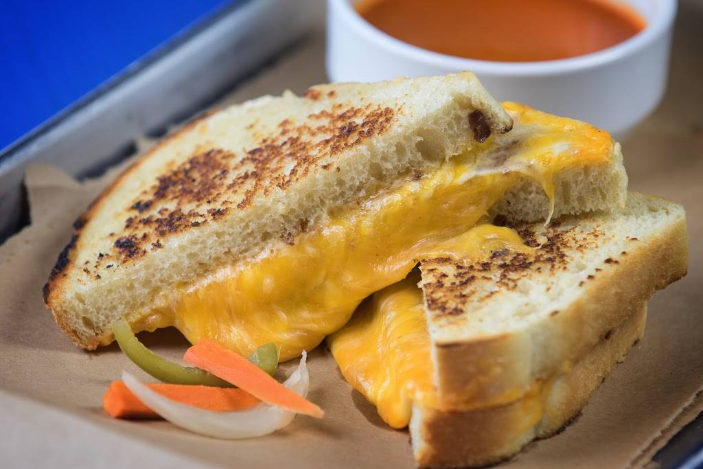 High Fives | restaurant | 1804 McMillan Ave, Dallas, TX 75206, USA | 2148215555 OR +1 214-821-5555