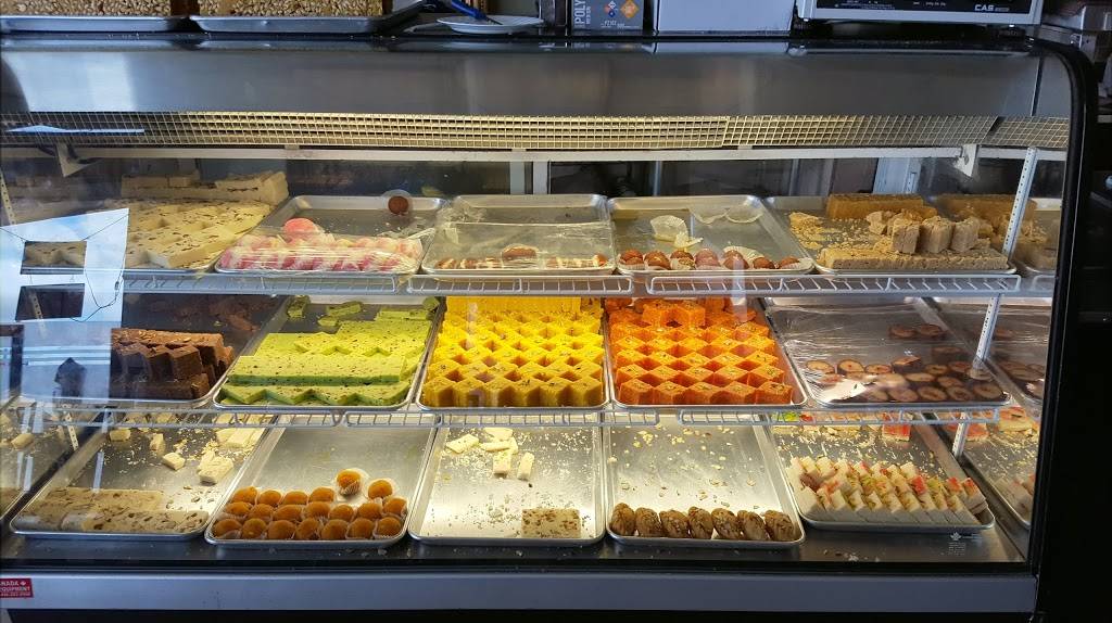 Nirala Sweets and Restaurant | restaurant | 2818 Markham Rd, Scarborough, ON M1X 1E6, Canada | 4162917232 OR +1 416-291-7232