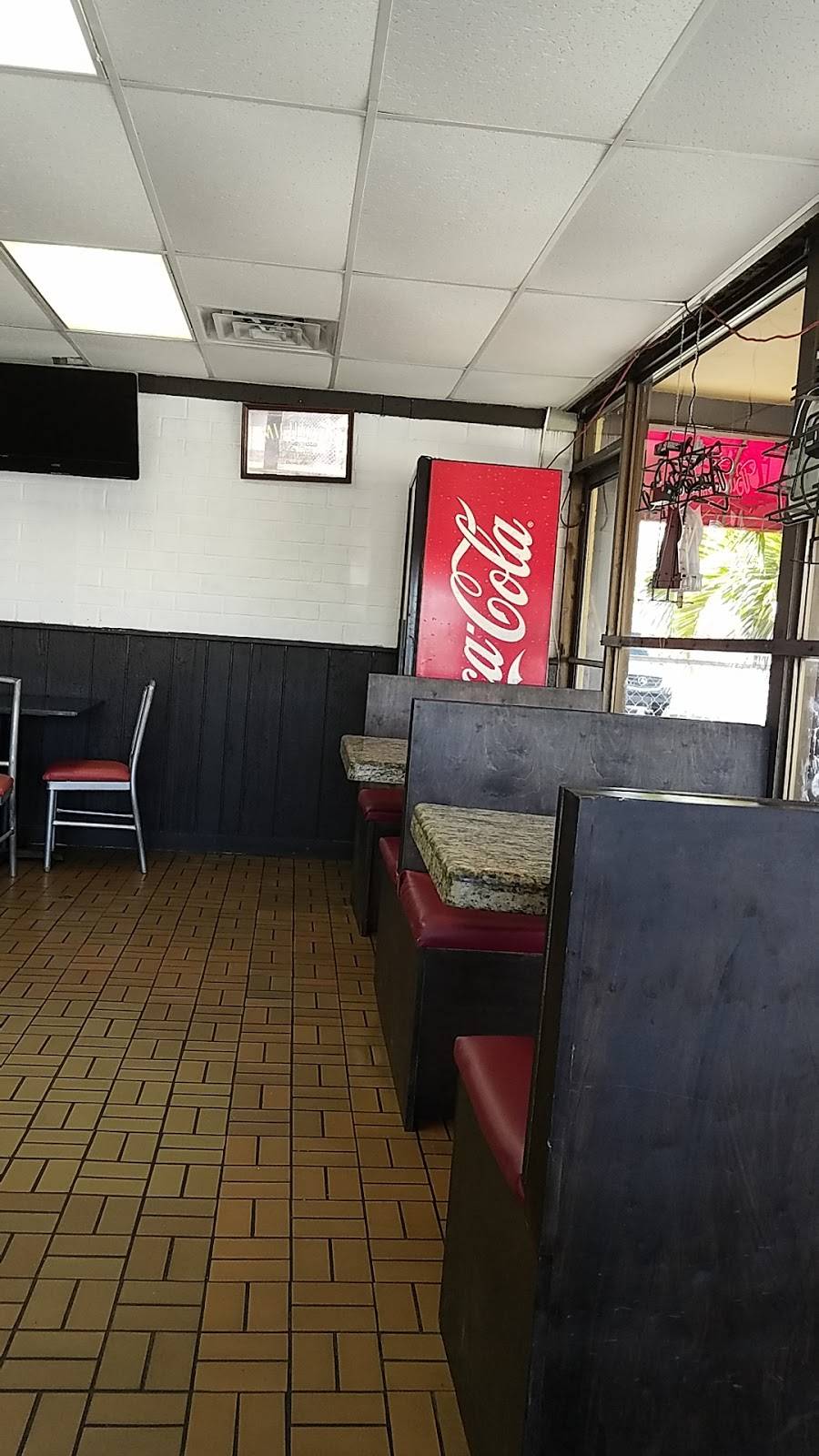 Leos Pizza | restaurant | 6720 Coral Way, Miami, FL 33155, USA | 3056614281 OR +1 305-661-4281