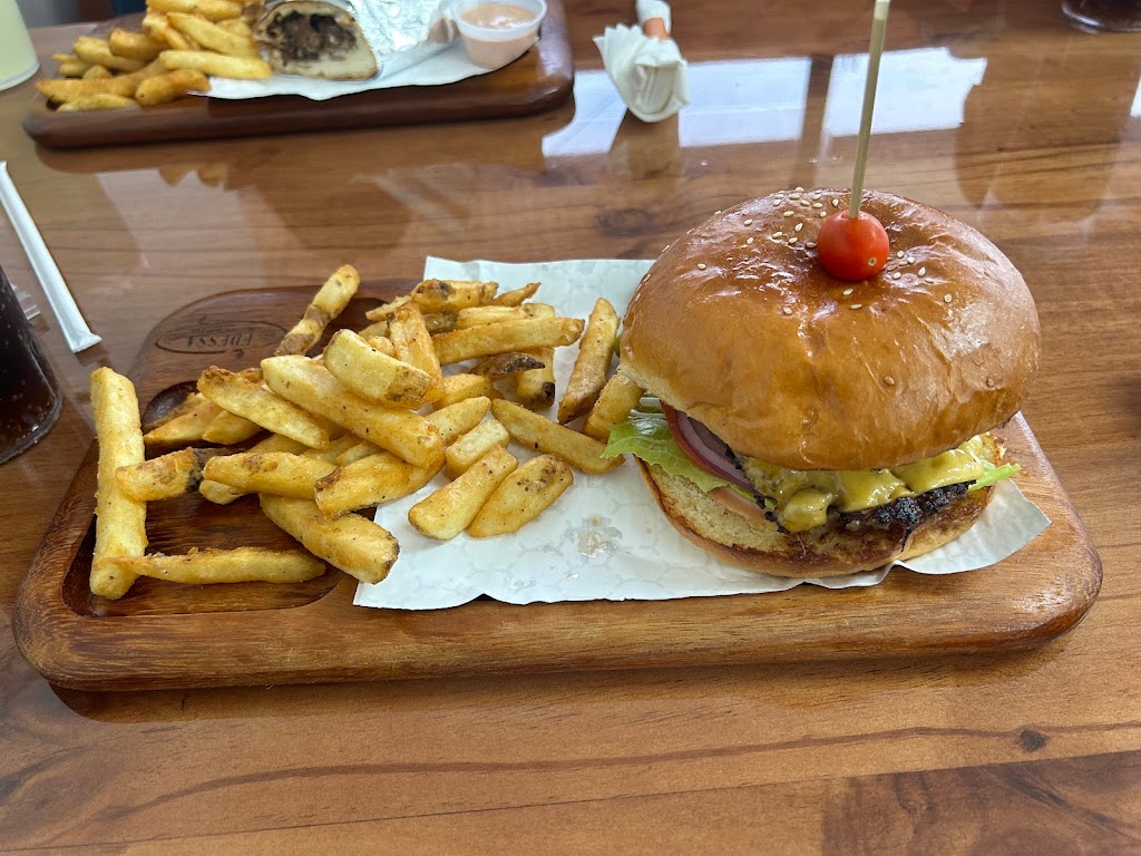 Edessa Burger Pizza | restaurant | 2631 Nolensville Pk, Nashville, TN 37211, USA | 6159178495 OR +1 615-917-8495